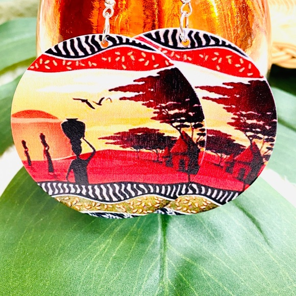 BEAUTIFUL SURROUNDINGS Round Hanging Drop Earrings - Picture 2 of 4